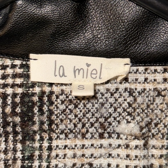 Shacket - Picture 3 of 4